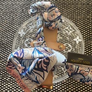 AUTHENTIC Louis Vuitton Scott Box & scarf handle